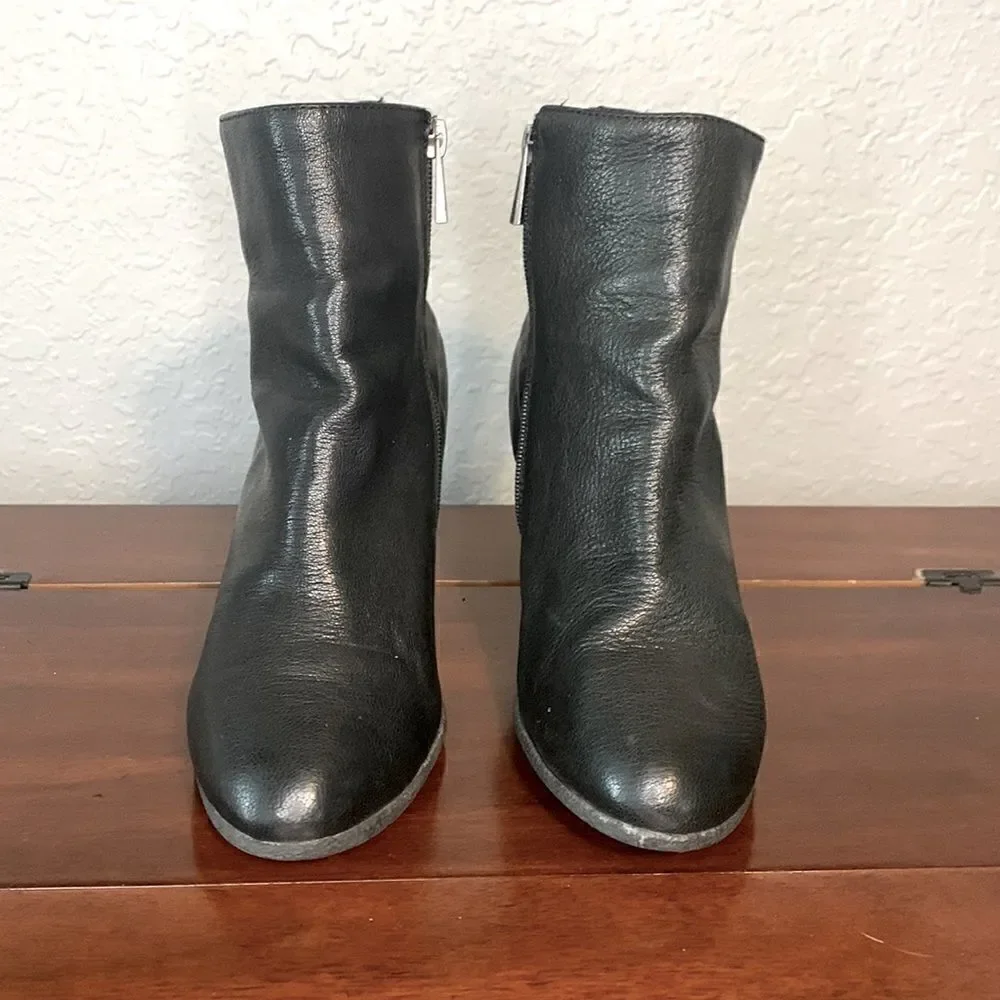 Vince Camuto black ankle booties size 8.5‎